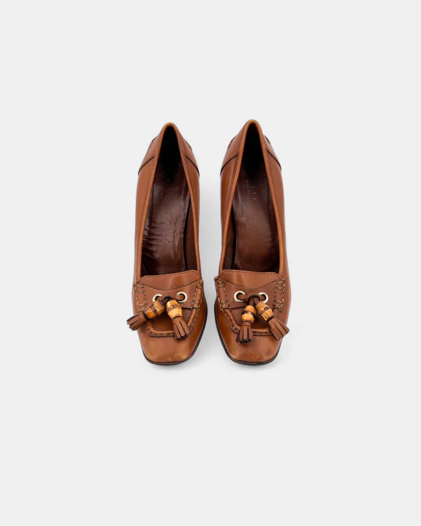 Escarpins en cuir brun à glands