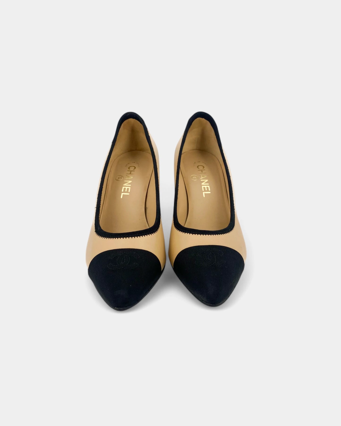 Beige and black pumps - 38 EU / 7 US