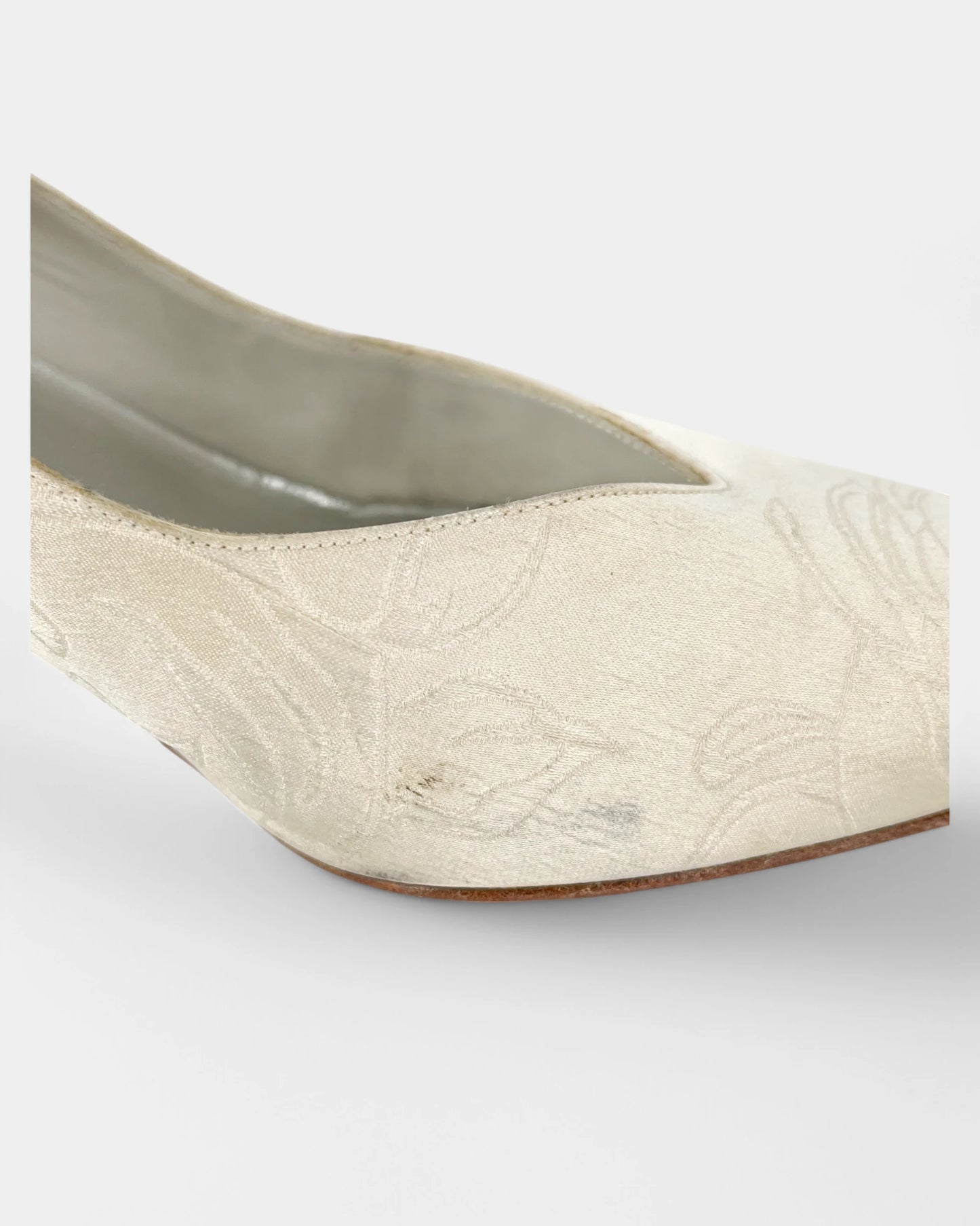 White pumps - 38.5 EU / 7.5 US