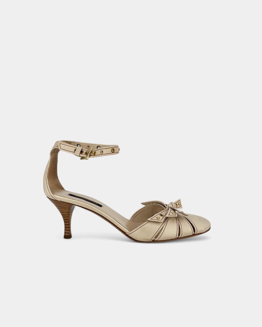 White pumps with bows - 39 EU / 8 US