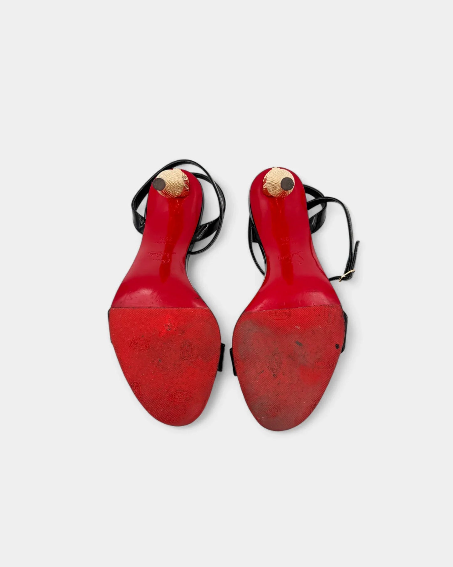 Sandales noirs vernis talon doré