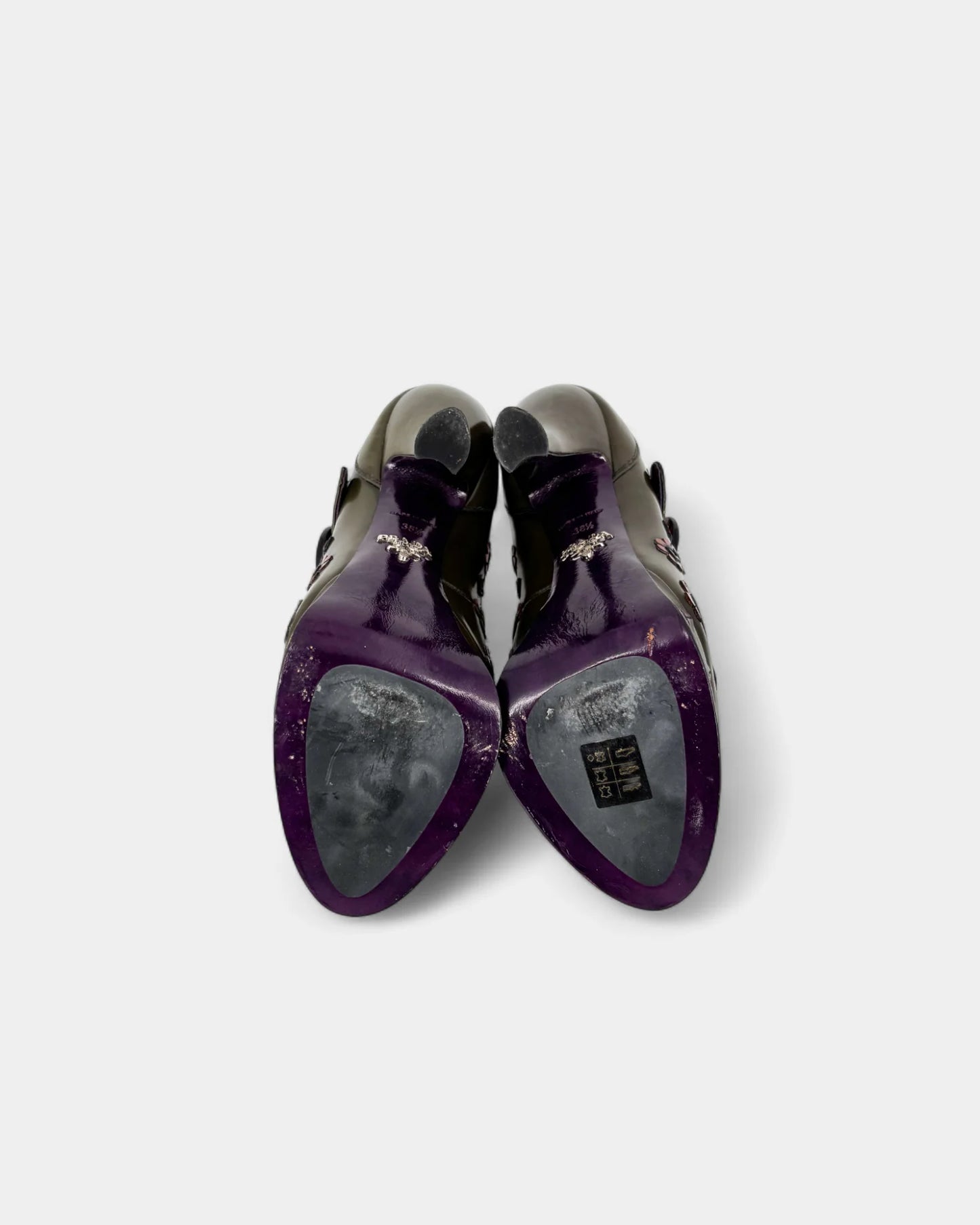 Escarpins en cuir kaki fleuris