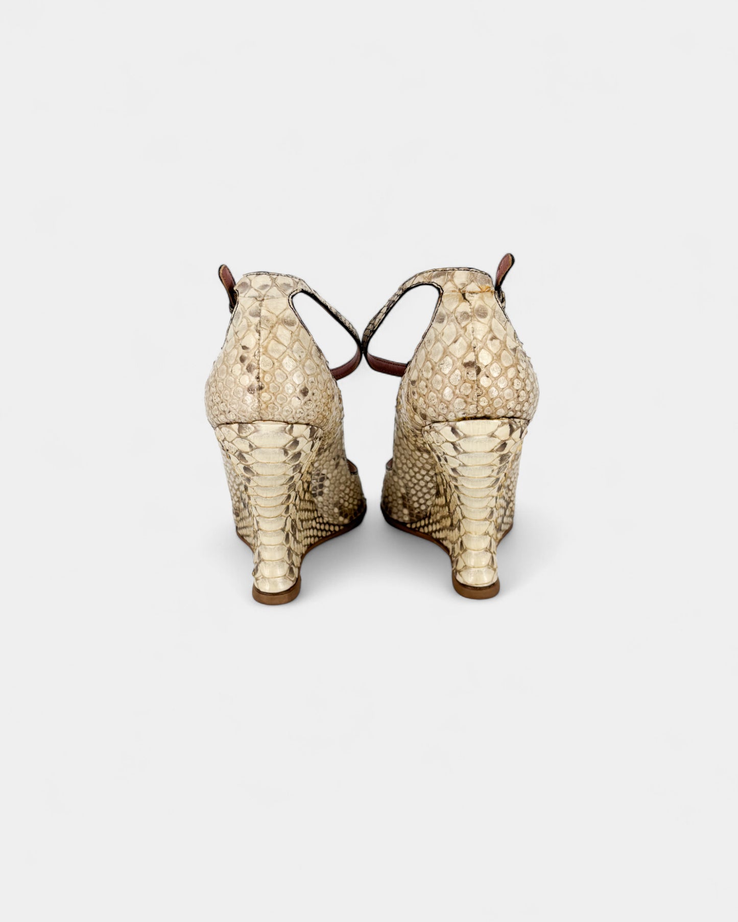 Sandales compensées ouvertes écailles