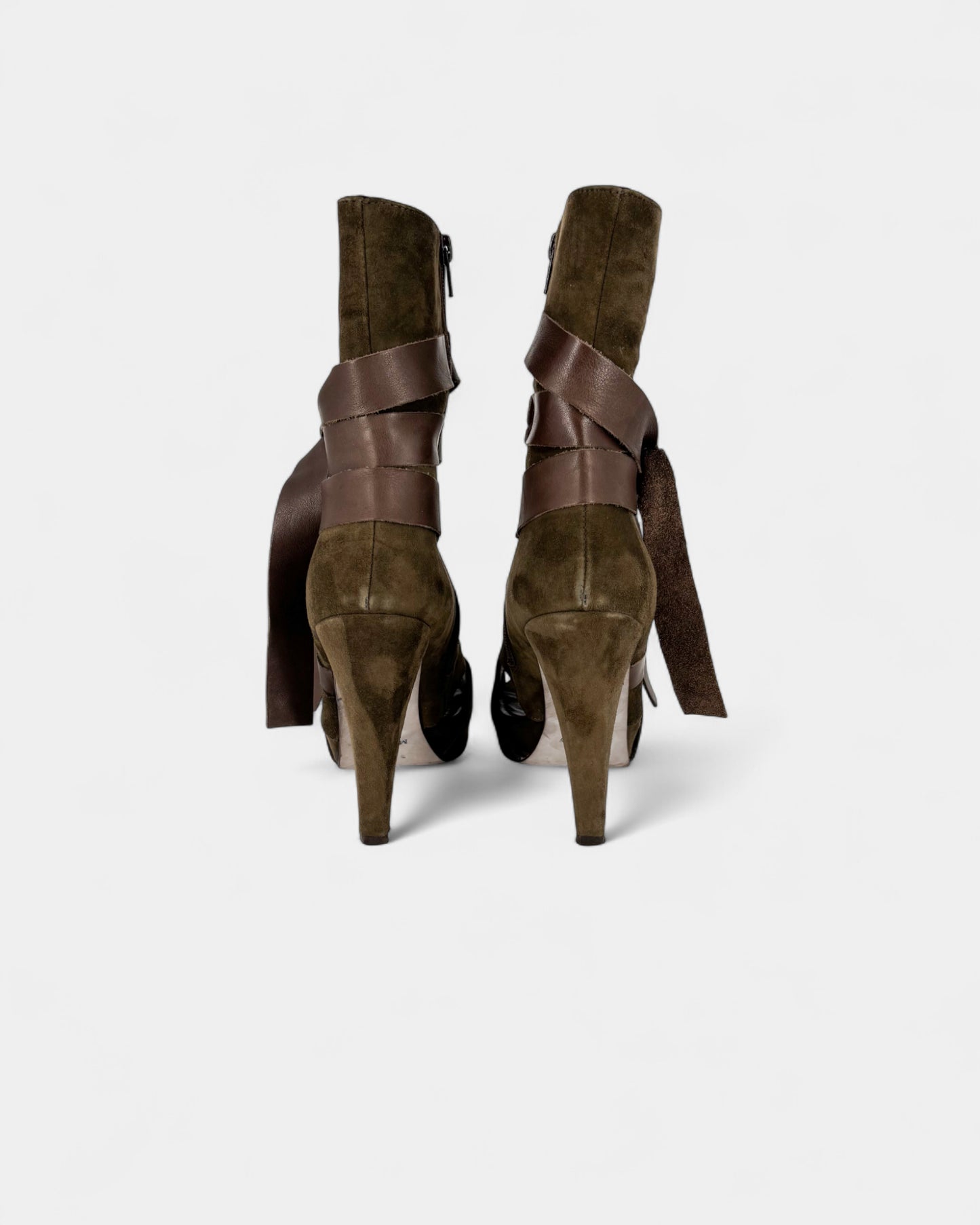 Bottines en daim à bout ouvert