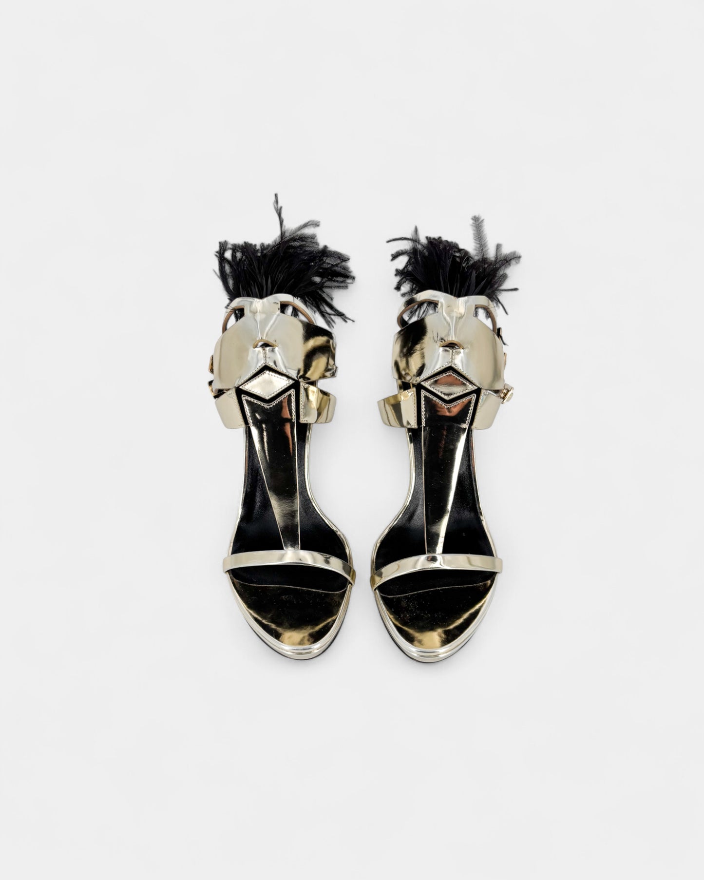 Sandales en cuir métallisé ornées de plumes