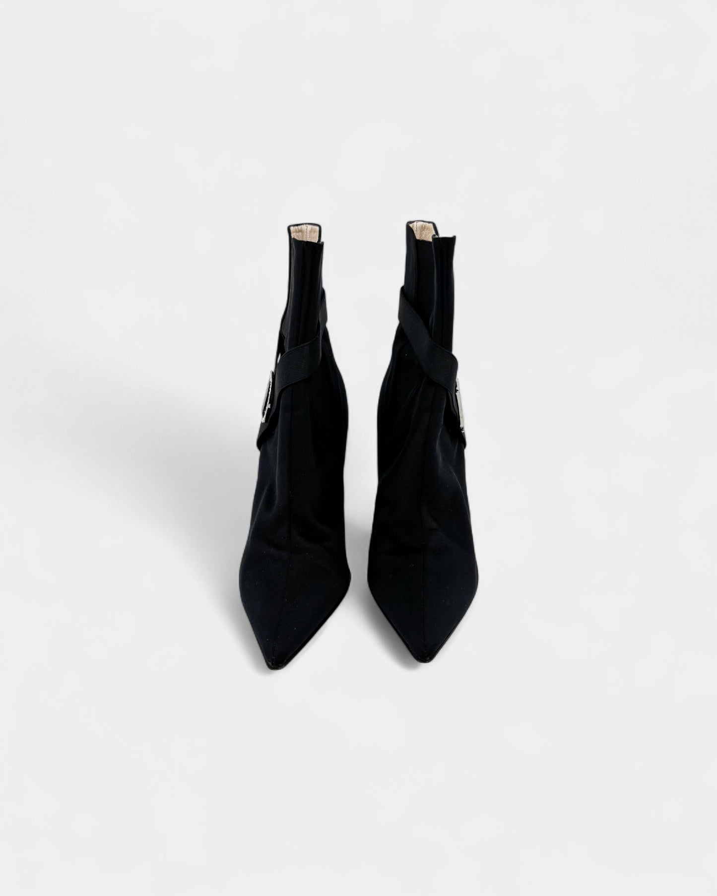 Bottines en satin noir