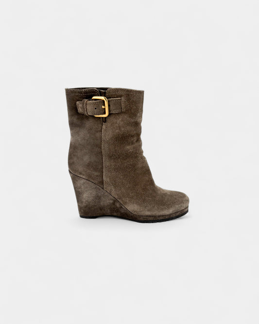 Boots en daim gris compensées