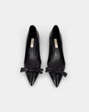 Escarpins en cuir verni noir à talon fin