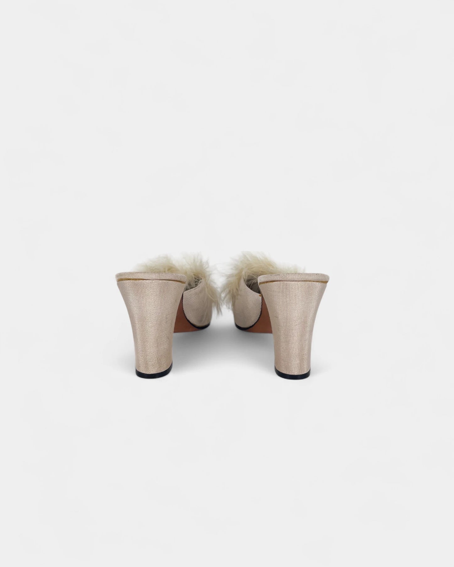 Mules blanches à poils - 38 EU / 8 US