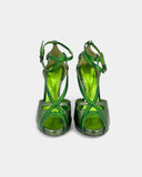 Escarpins verts métallisés à bout ouvert et talon compensé