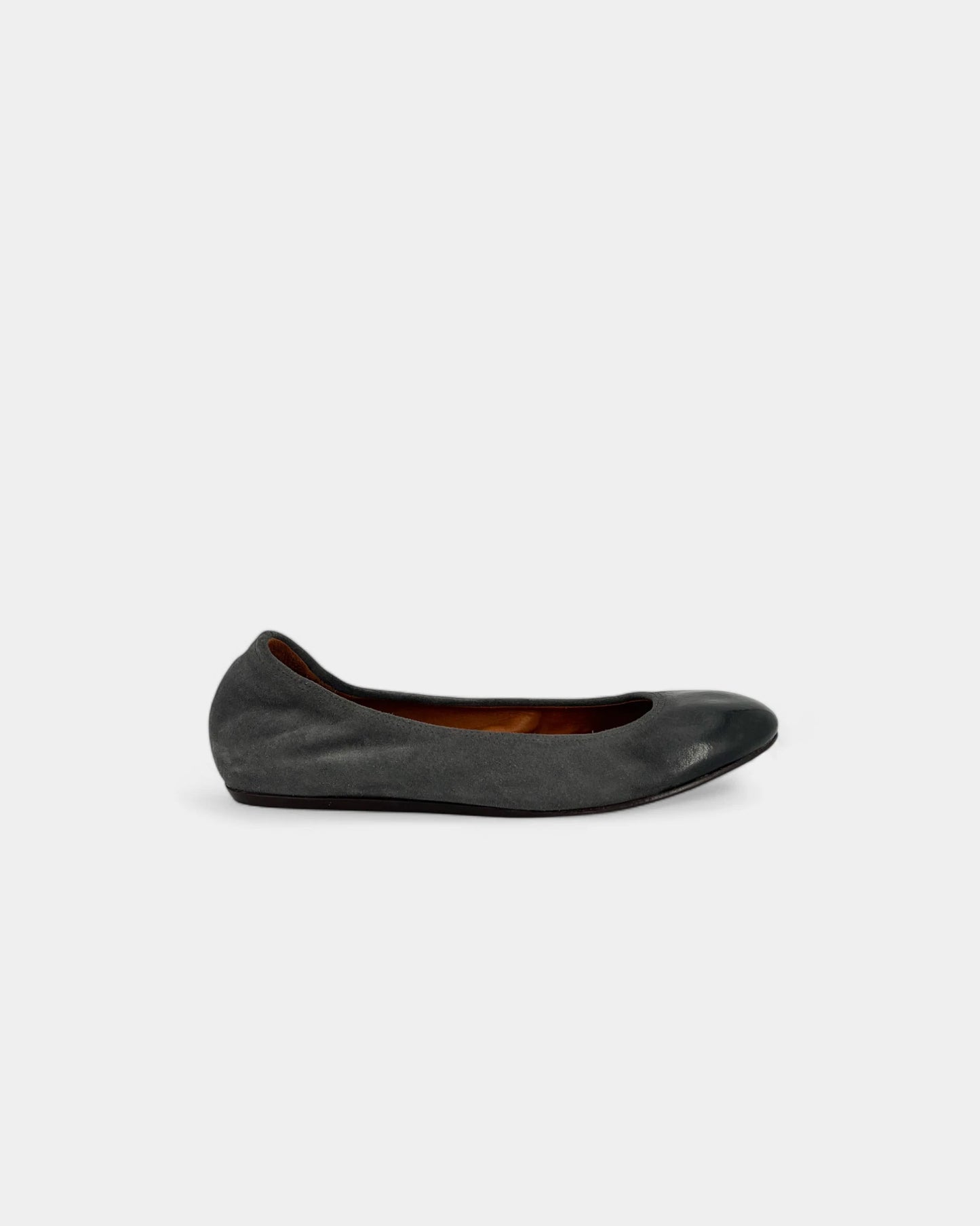 Gray patent toe ballerinas