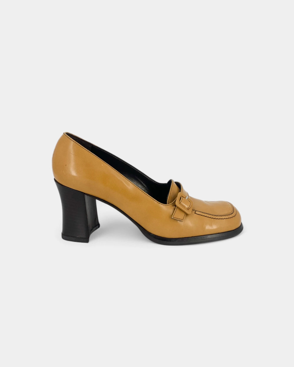 Beige heeled loafers