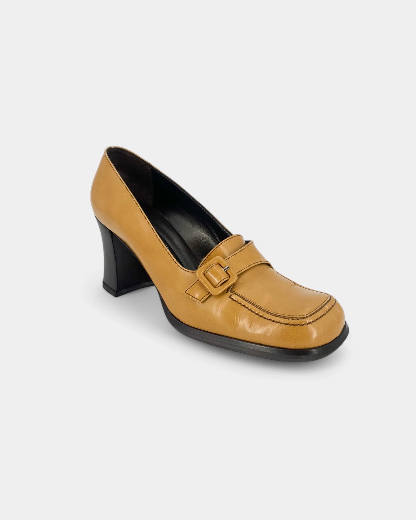 Beige heeled loafers