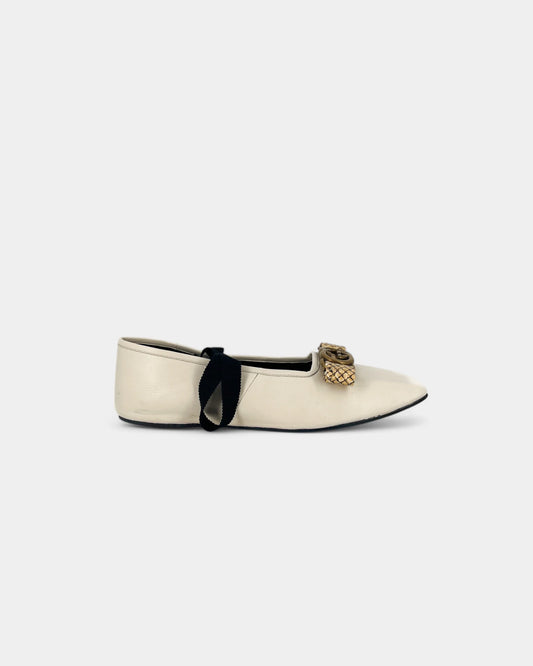 Ballerines blanches avec un ruban - 36 EU / 6 US