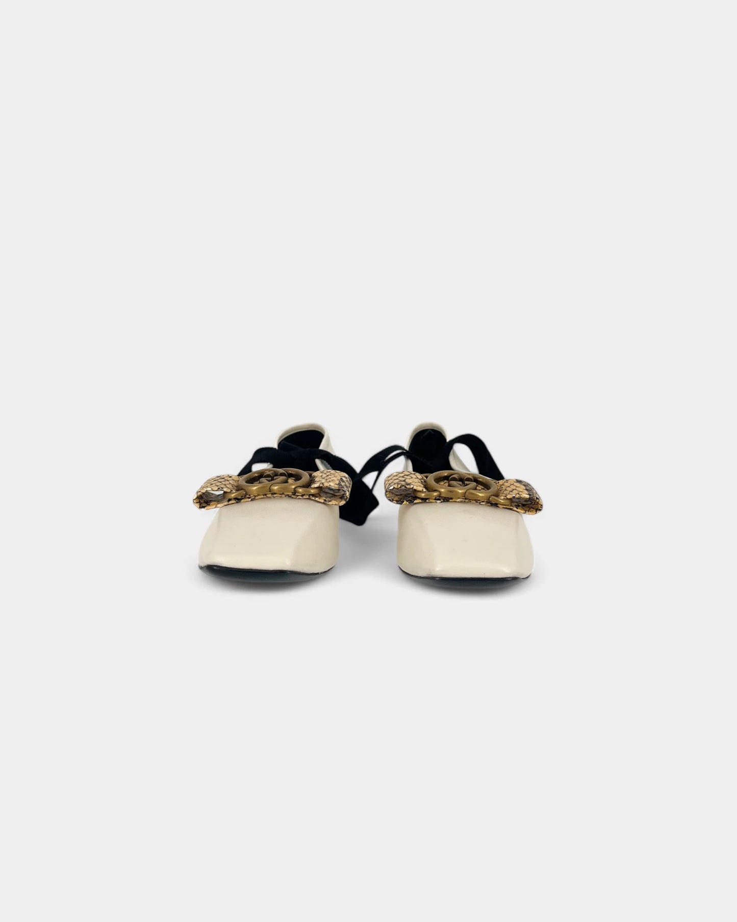 Ballerinas with a ribbon to tie