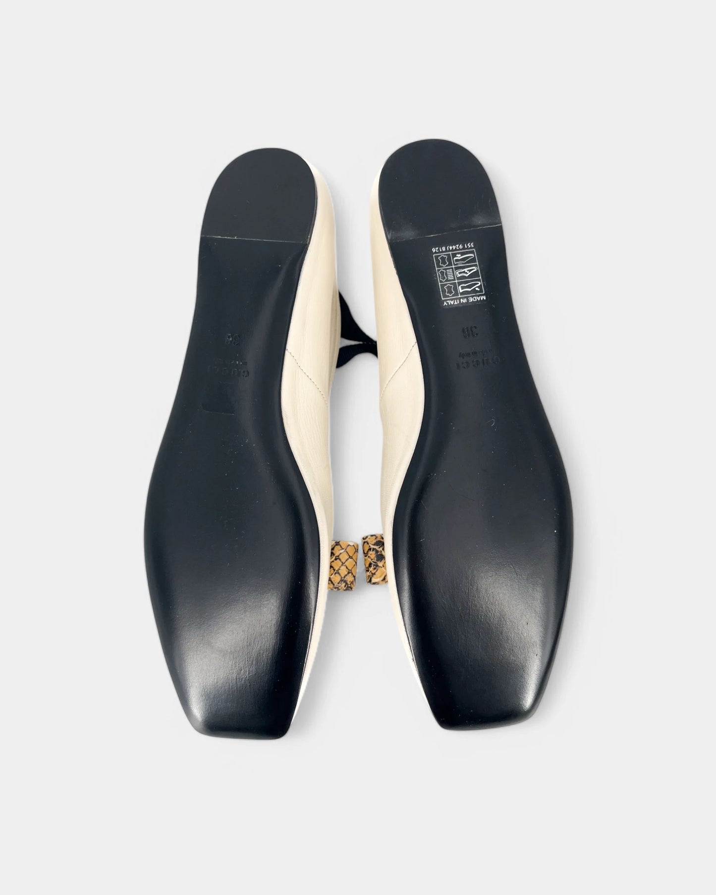 Ballerinas with a ribbon to tie