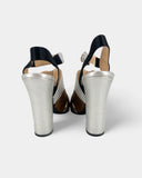 Sandales en cuir argenté et marron à bout ouvert