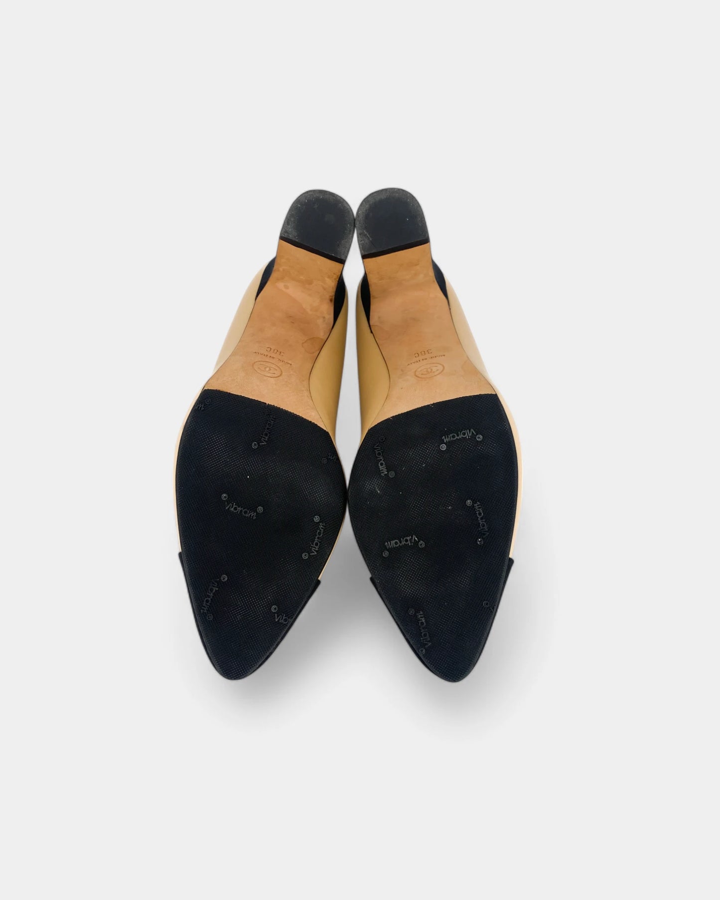 Escarpins beiges et noirs - 38 EU / 8 US