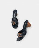 Mules noires à talon bois et boucle