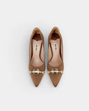 Escarpins en satin marron à détail bijou et talon aiguille
