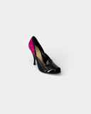 Two-tone pump in black patent leather and fuchsia suede