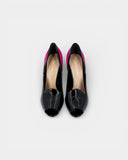 Two-tone pump in black patent leather and fuchsia suede