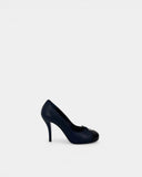 Escarpins bleu marine à nœud et détail logo