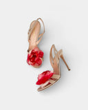 Sandales en daim beige ornées d'une fleur en tulle