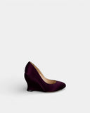 Escarpins en satin violet à talon compensé