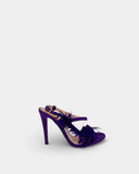 Sandales violettes à talon et plumes