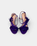 Sandales violettes à talon et plumes