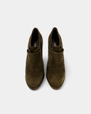 Bottines daim kaki à talons