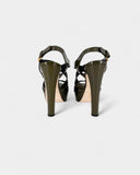 Sandales en cuir verni kaki à talon