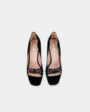 Escarpins en satin noir à détail bijou