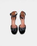 Sandales en cuir verni noir à bride cheville et plateforme