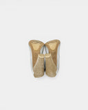 Escarpins en cuir argent et beige à talon épais