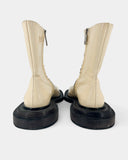 Bottines en cuir verni crème à semelles noires