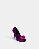 Escarpins en satin violet à fleur