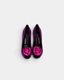 Escarpins en satin violet à fleur