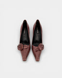 Removable brown leather pumps