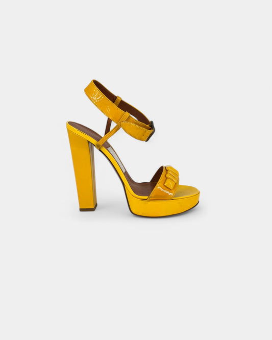 Sandales jaunes à talons - 40 EU / 10 US