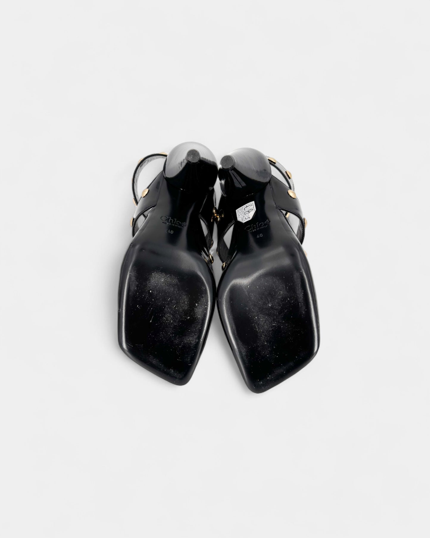 Sandales noires et dorées