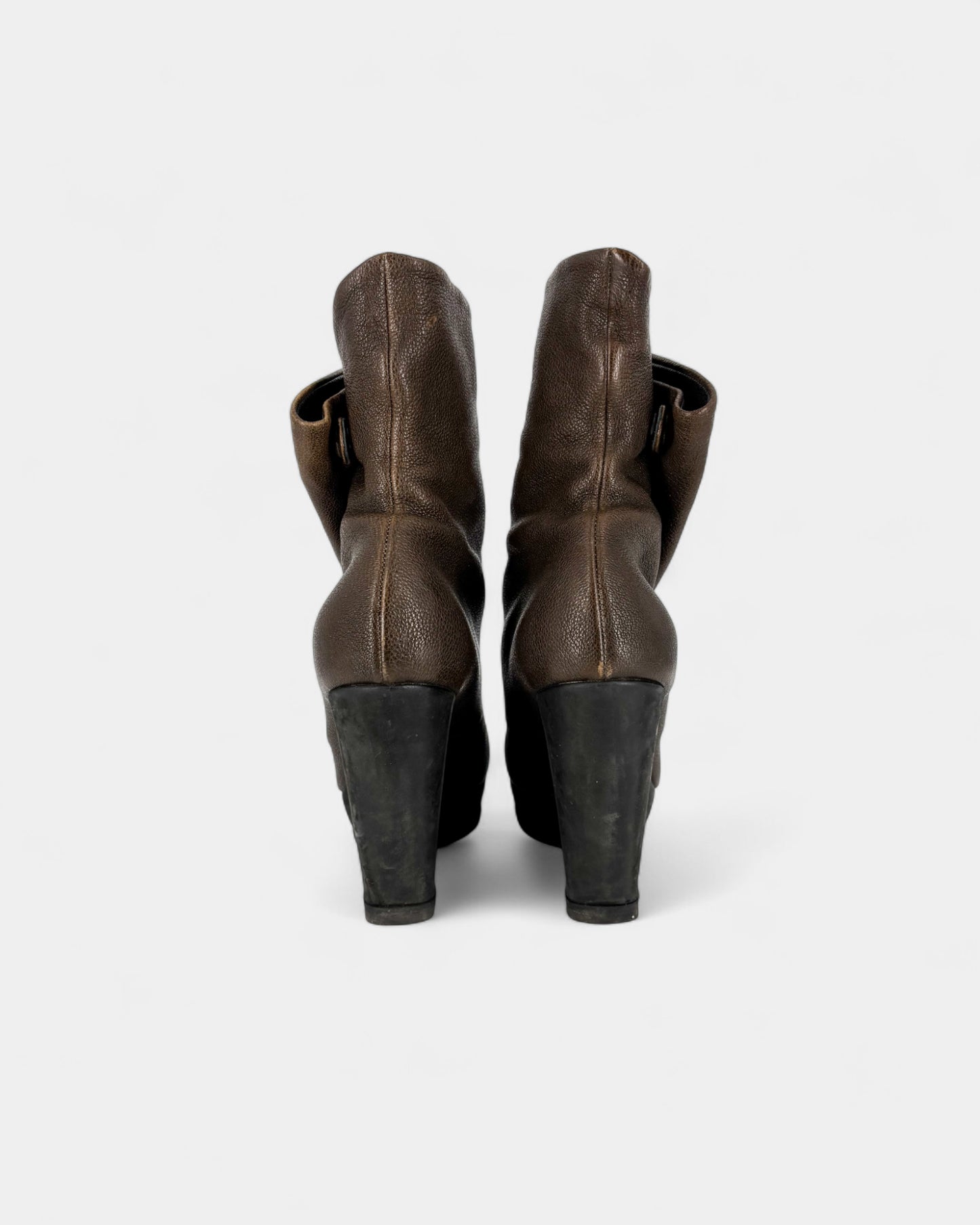 Bottines en cuir marron à talons compensés