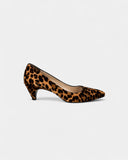 Leopard print leather pumps