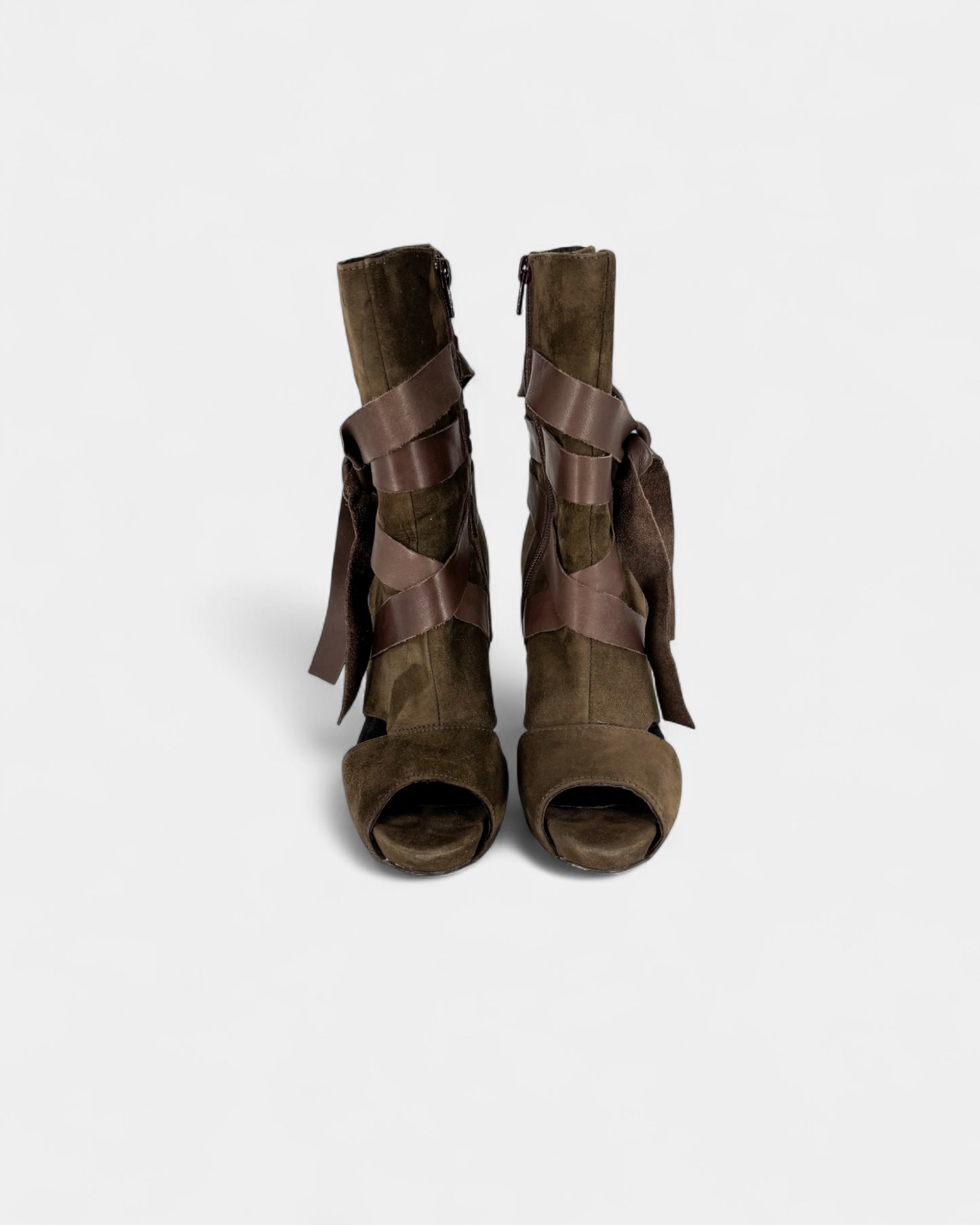 Bottines en daim à bout ouvert