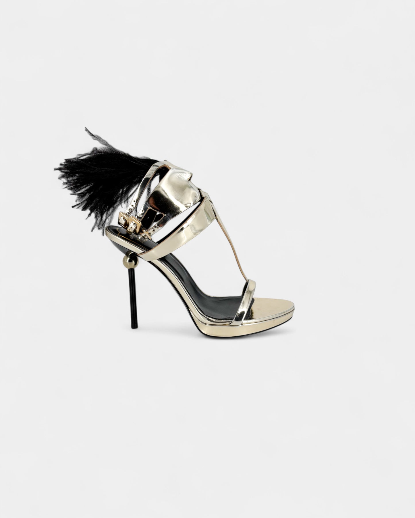 Sandales en cuir métallisé ornées de plumes