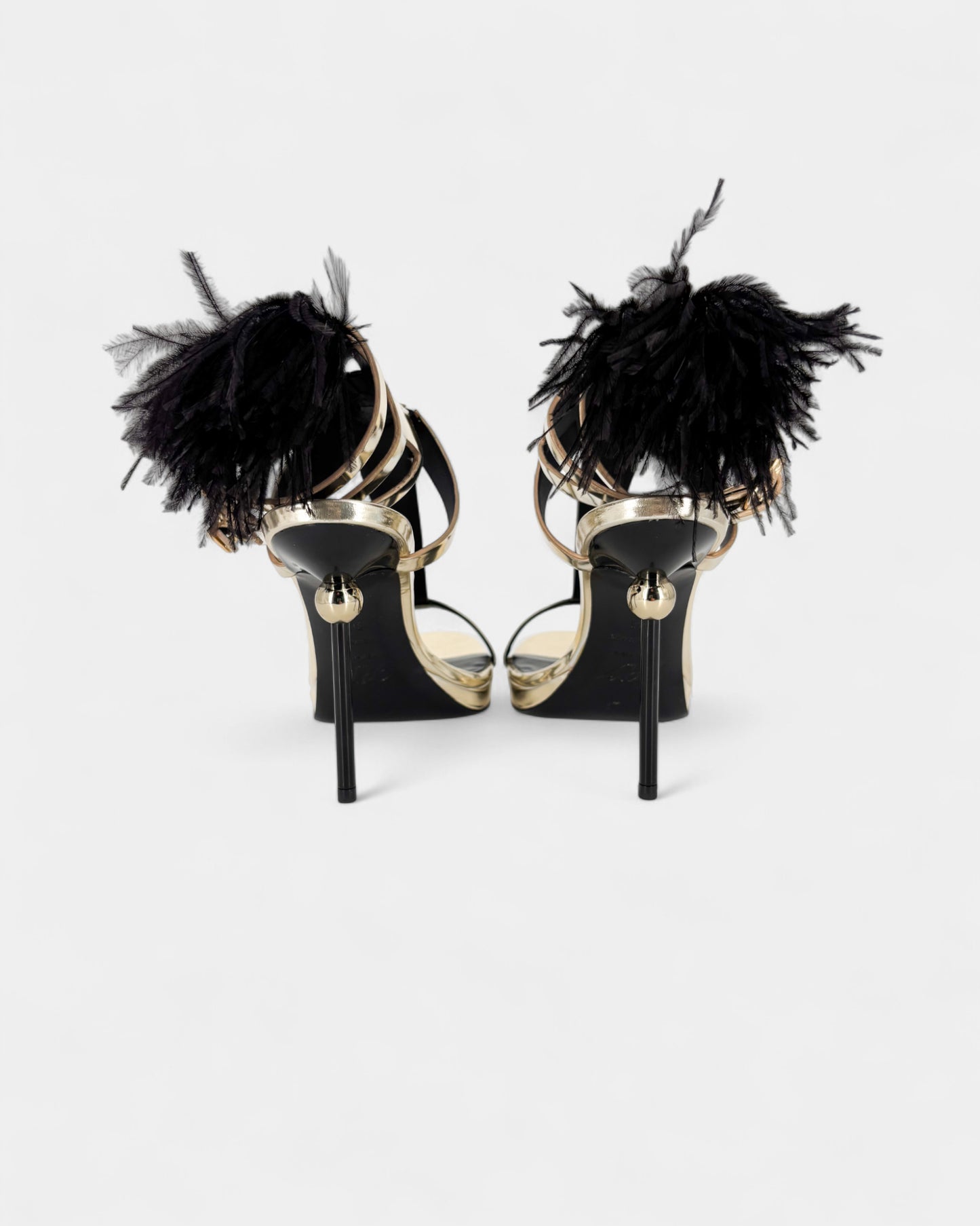 Sandales en cuir métallisé ornées de plumes