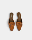 Mules marron style mocassin à détail métal