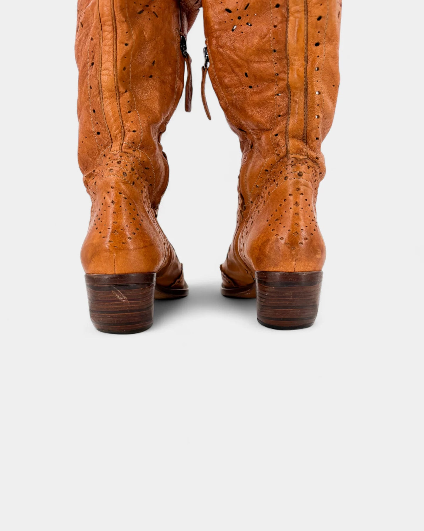 Bottes en cuir ajouré