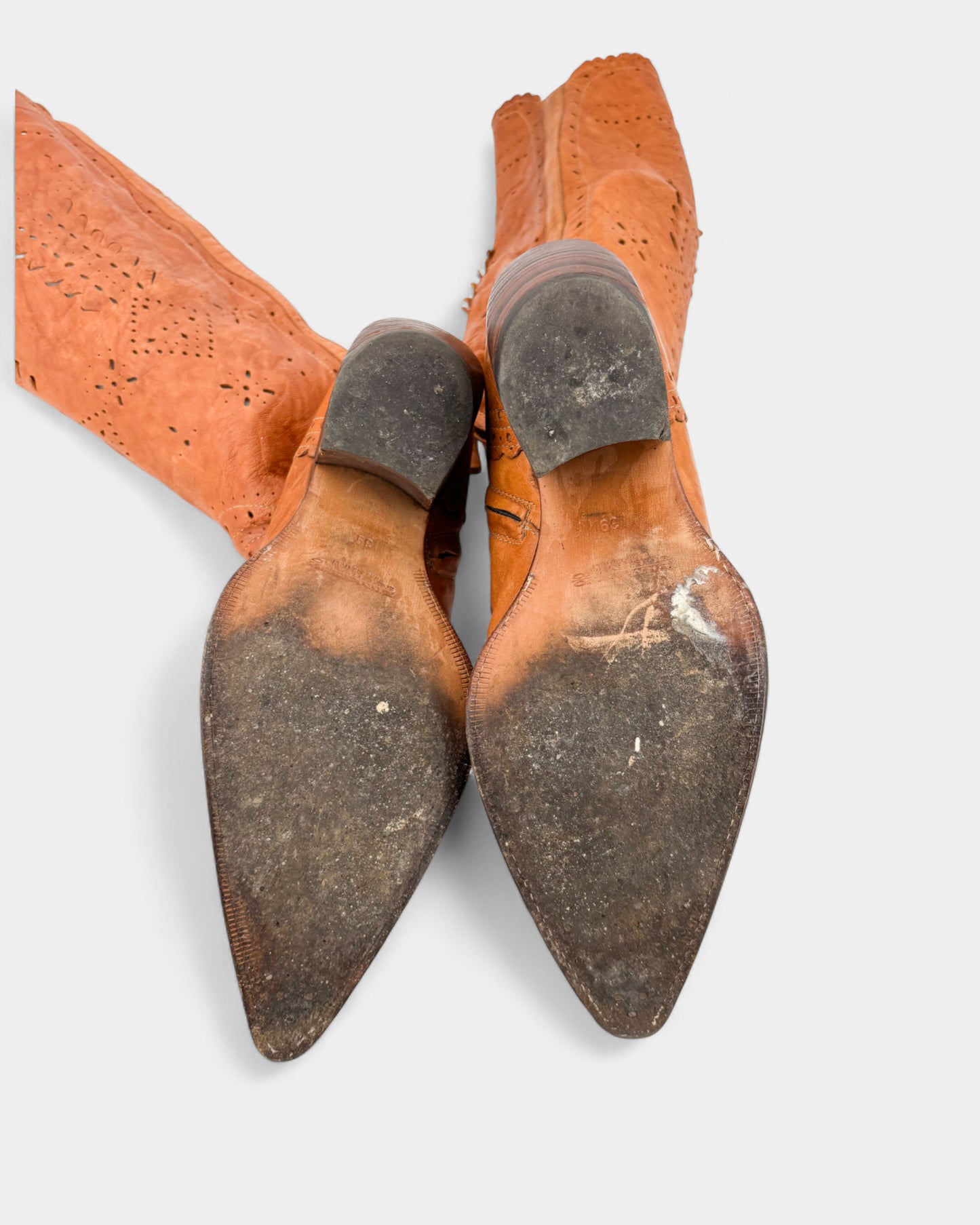 Bottes en cuir ajouré